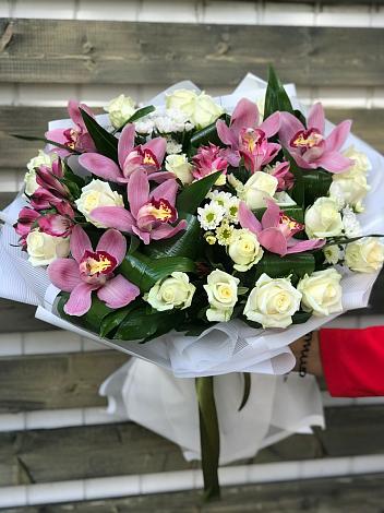 Букет цветов из: Розы и Хризантемы в Линда