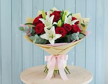 Букет цветов из:  Лилии и Розы в Линда