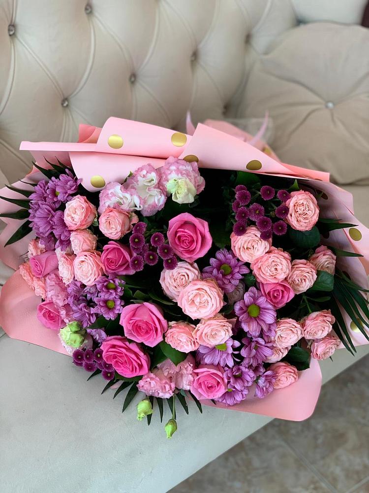 Букет цветов из: Хризантемы, Розы и Лизиантусы в Линда