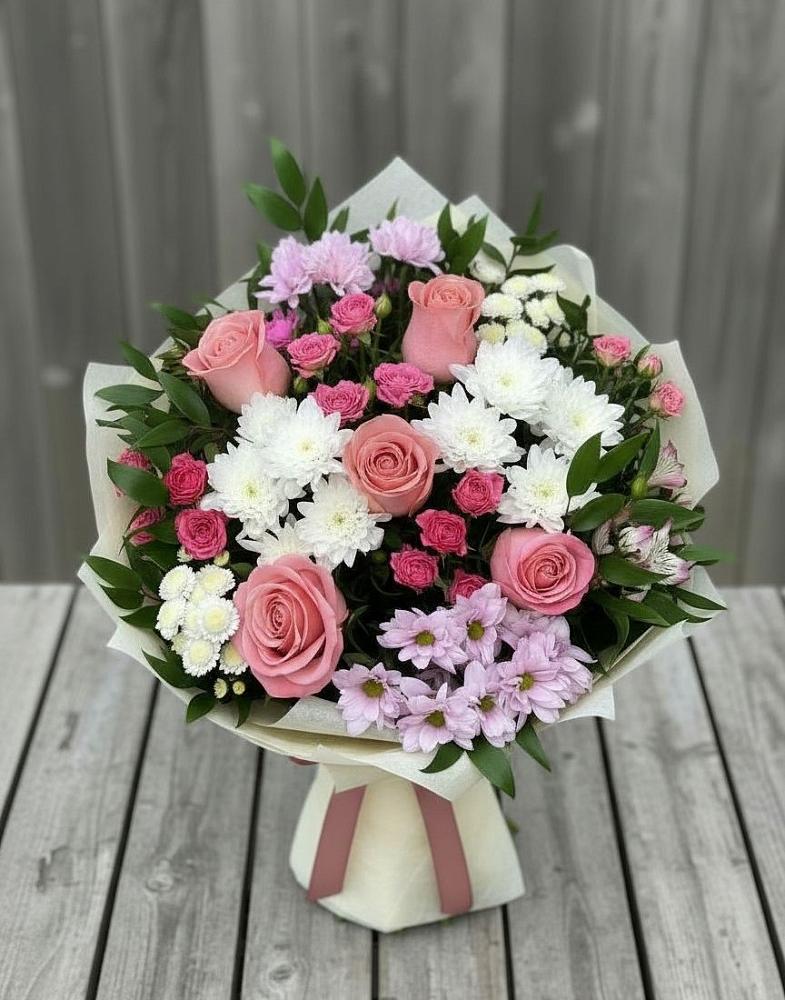 Букет цветов из: Альстромерии, Гвоздики, Розы и Хризантемы в Линда
