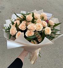 Букет Кремовые розы Латте в Линда
