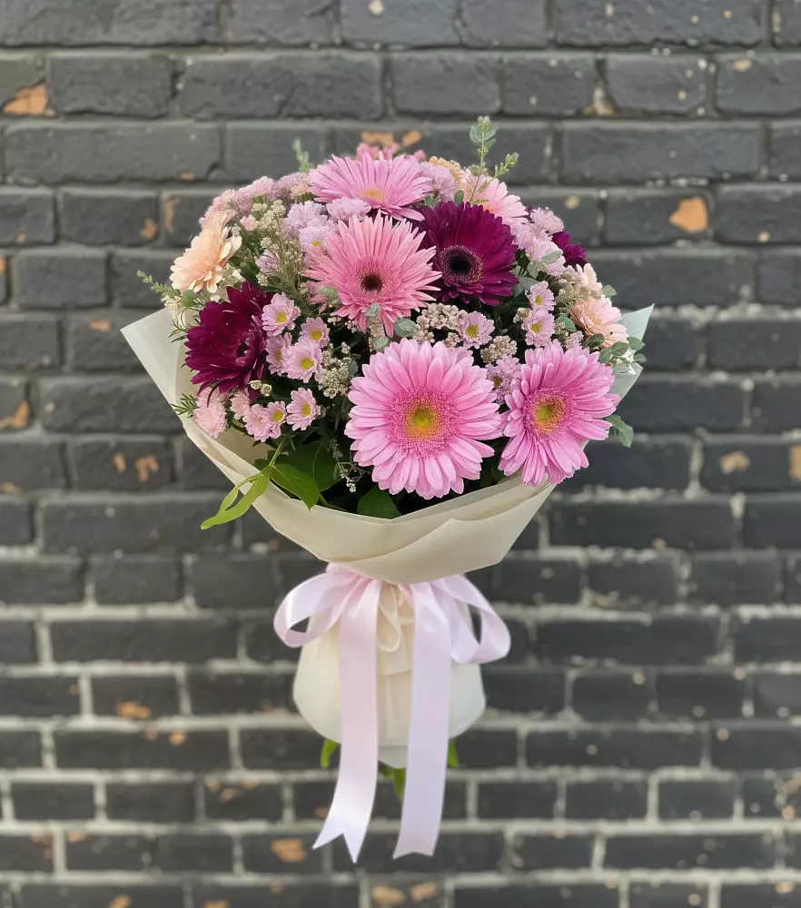 Букет цветов из: Герберы и Хризантемы в Линда