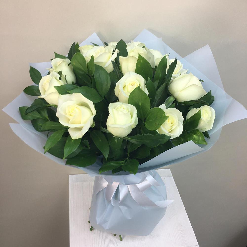 Букет 15 Белых роз Проуд в Линда