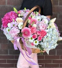 Цветочная композиция из Розы, Хризантемы, Пионы и Лизиантусы в корзине #REPLACE_PRED# Линда