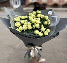 Букет Белые кустовые розы Солинеро в Линда