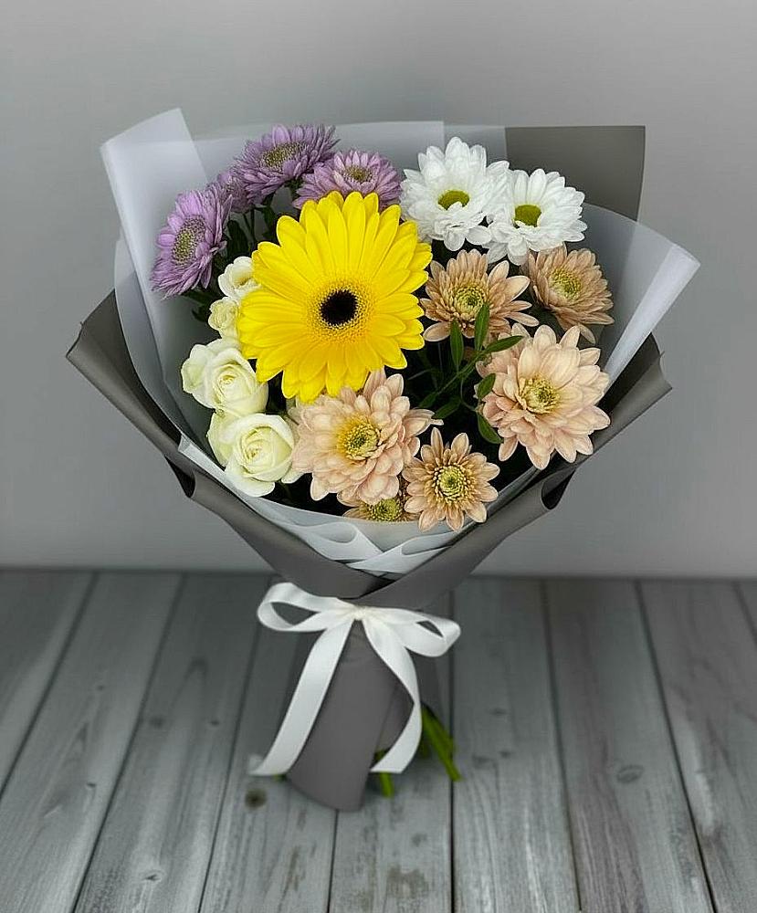 Букет цветов из: Розы, Герберы и Хризантемы в Линда