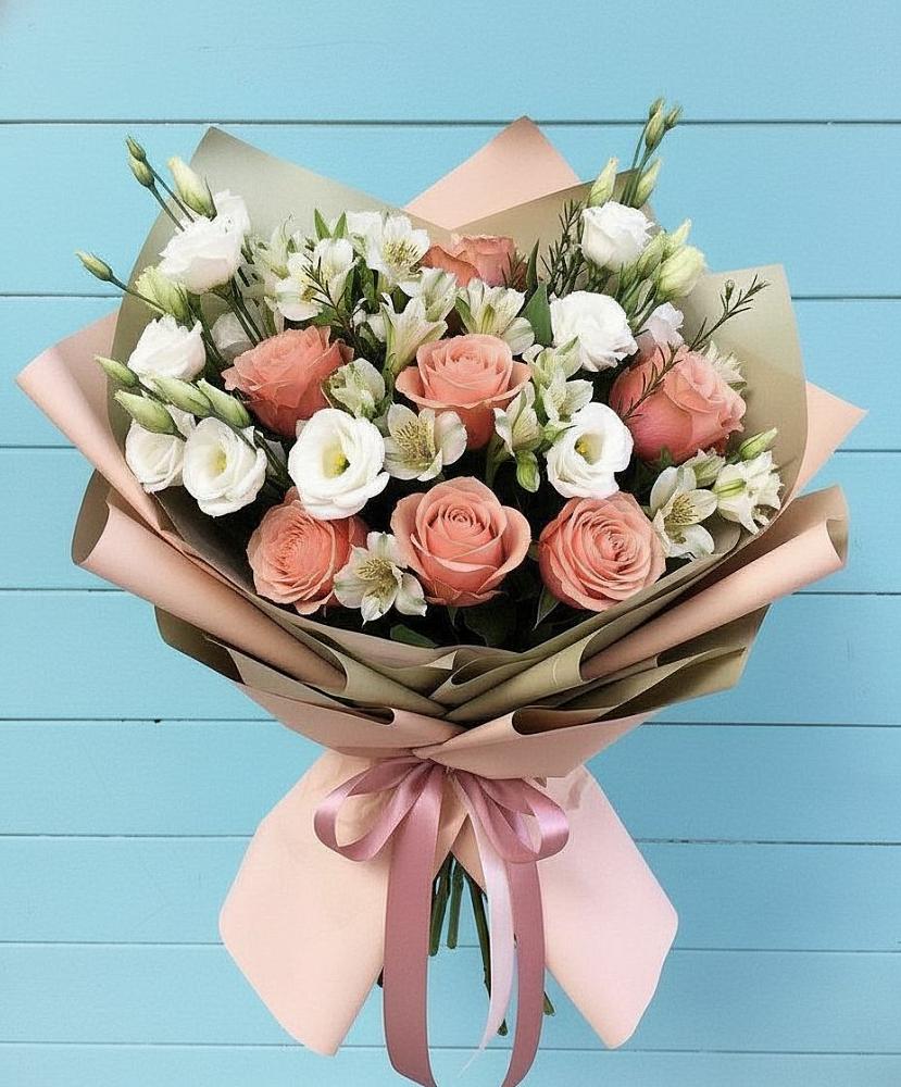 Букет цветов из: Розы, Альстромерии и Лизиантусы в Линда