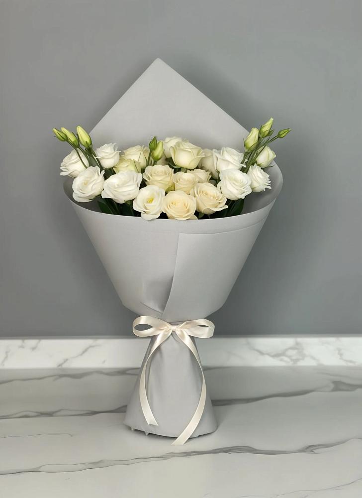 Букет цветов из: Розы и Лизиантусы в Линда