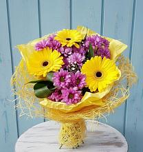 Букет цветов из:  Хризантемы и Герберы в Линда