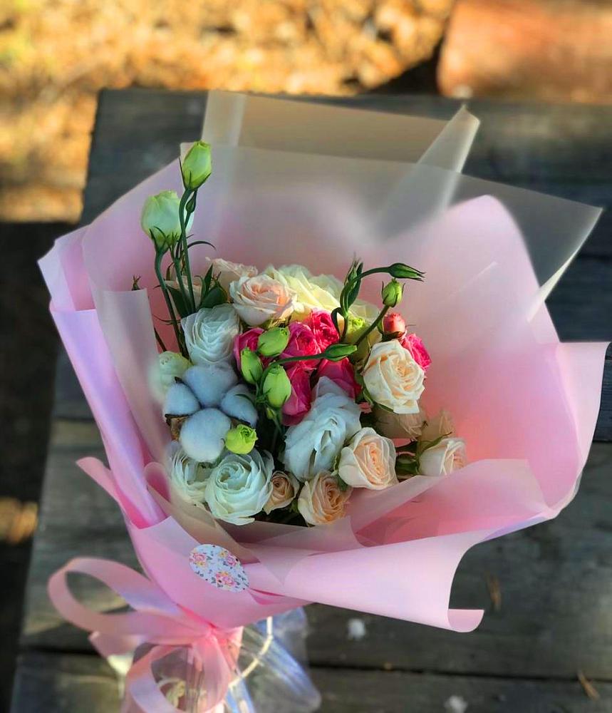 Букет цветов из: Розы и Лизиантусы в Линда