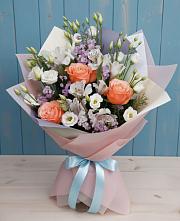 Букет цветов из:  Лизиантусы, Розы, Альстромерии и Гипсофила в Линда