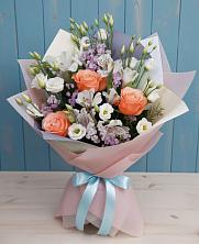 Букет цветов из:  Лизиантусы, Розы, Альстромерии и Гипсофила в Линда