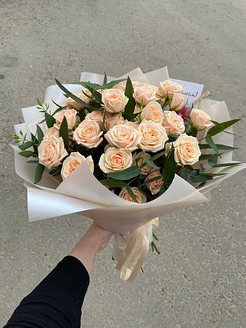 Букет Кремовые розы Латте в Линда