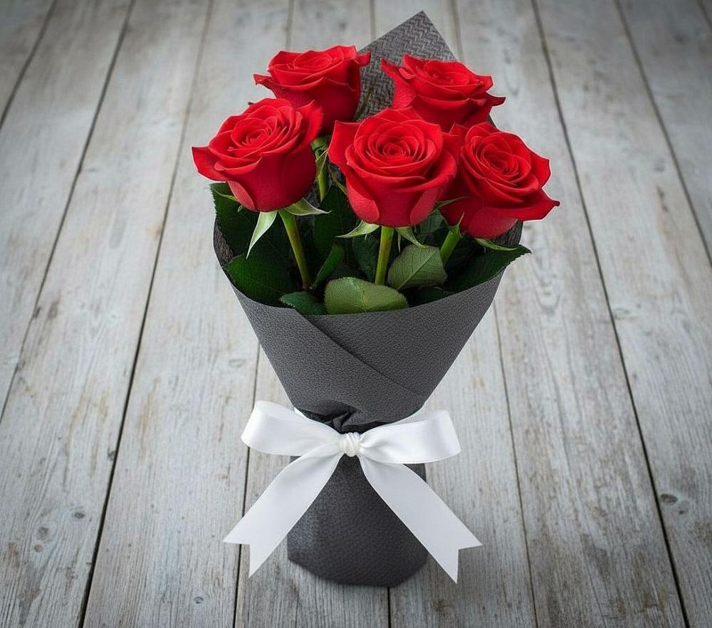 Букет 5 Красных роз Эдлесс Лав в Линда