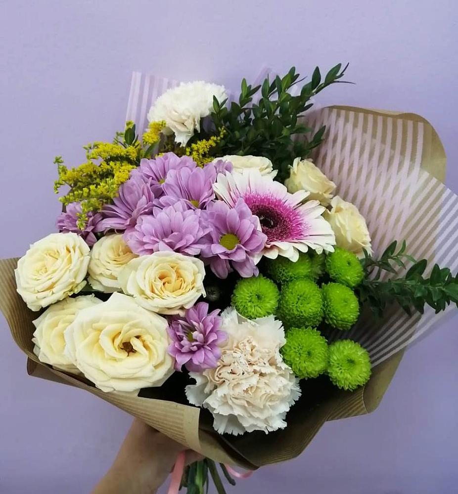 Букет цветов из: Хризантемы, Розы, Гвоздики и Герберы в Линда