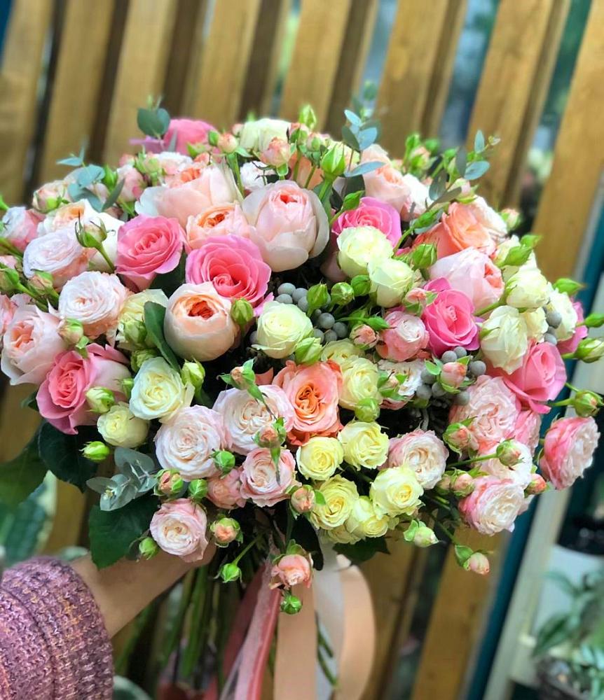 Букет цветов из: Розы в Линда