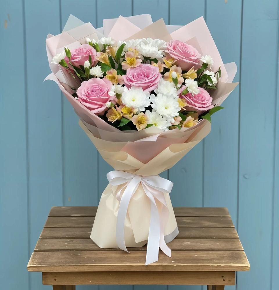 Букет цветов из: Гвоздики, Орхидеи и Розы в Линда