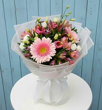 Букет цветов из:  Герберы, Альстромерии и Лизиантусы #REPLACE_PRED# Линда