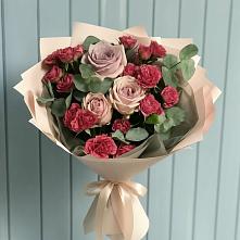 Букет цветов из:  Гвоздики и Розы в Линда
