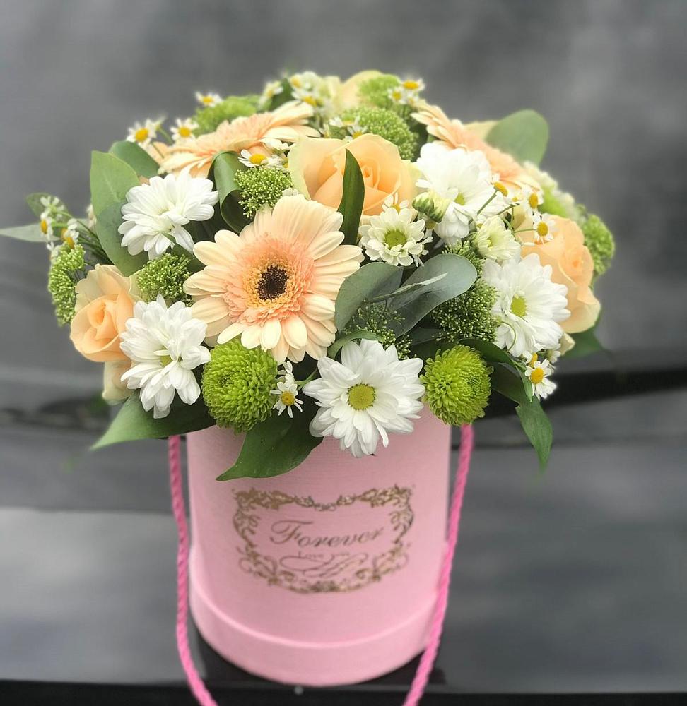 Цветочная композиция из Розы, Герберы и Хризантемы в шляпной коробке в Линда