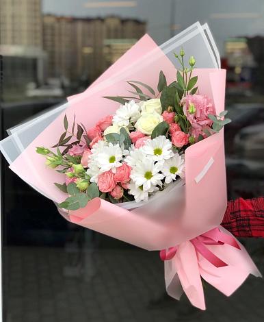Букет цветов из: Розы, Лизиантусы и Хризантемы в Линда