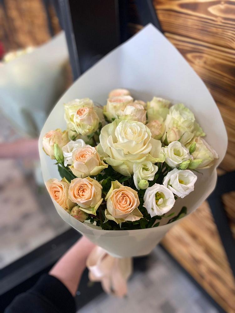 Букет цветов из: Розы и Лизиантусы в Линда